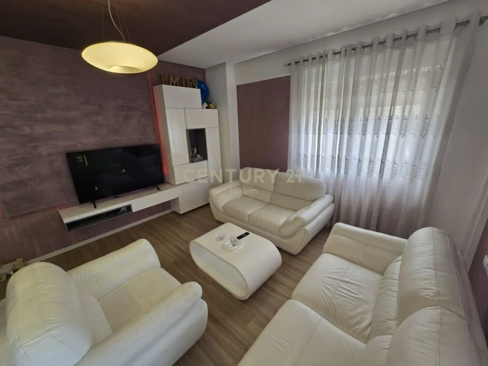 Tirane, shitet apartament 3+1 Kati 3, 130 m² 273.000 € (LIQENI I THATE)