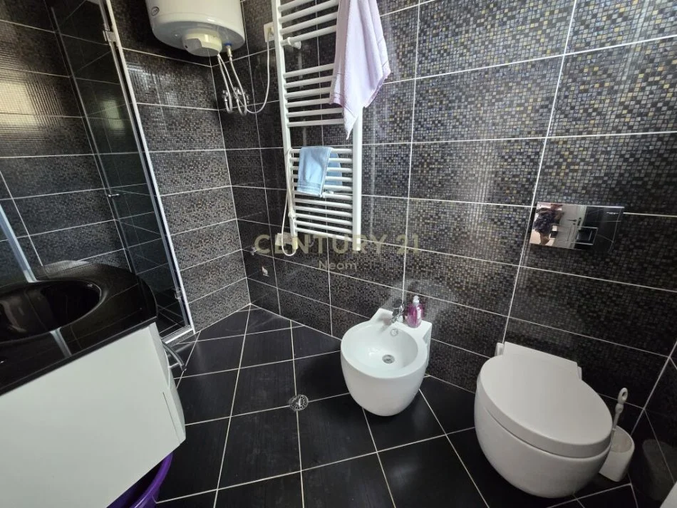 Tirane, shitet apartament 3+1 Kati 3, 130 m² 273.000 € (LIQENI I THATE)