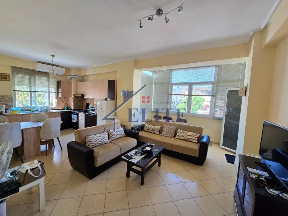 Tirane, jepet me qera apartament 2+1+Ballkon Kati 3, 95 m² 600 € (Selite)