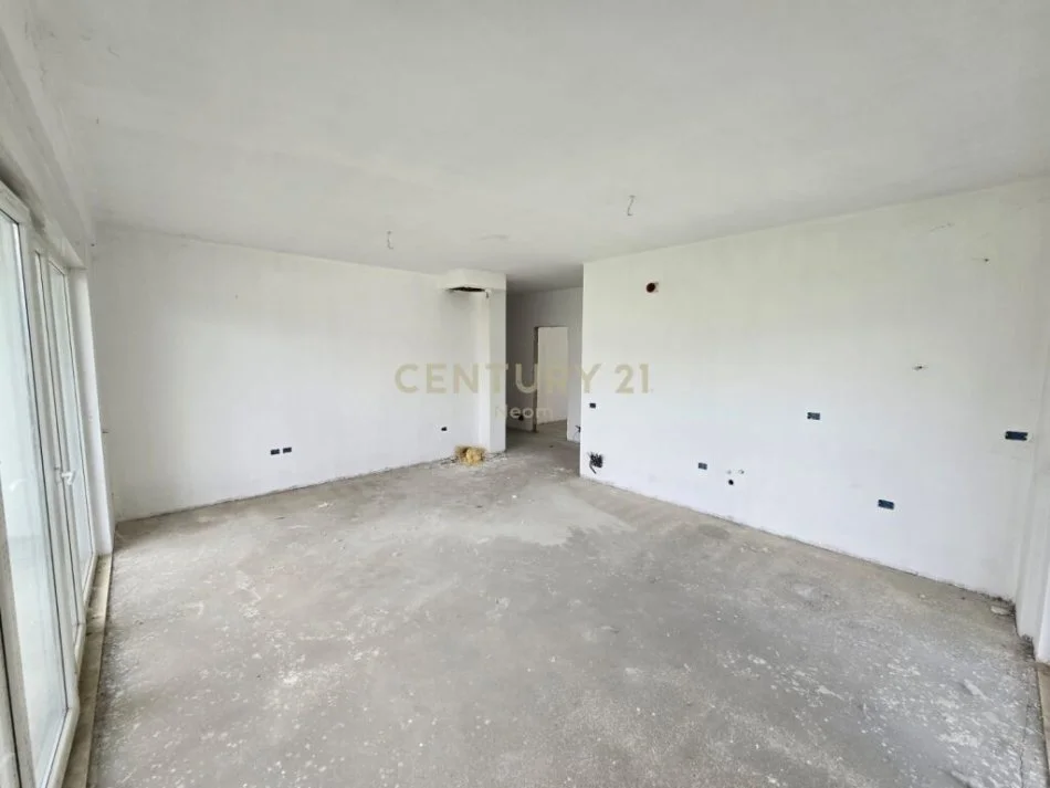 Tirane, shitet apartament 3+1+Ballkon Kati 3, 139 m² 348.500 € (LIQENI I THATE)