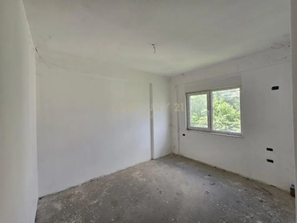 Tirane, shitet apartament 3+1+Ballkon Kati 3, 139 m² 348.500 € (LIQENI I THATE)