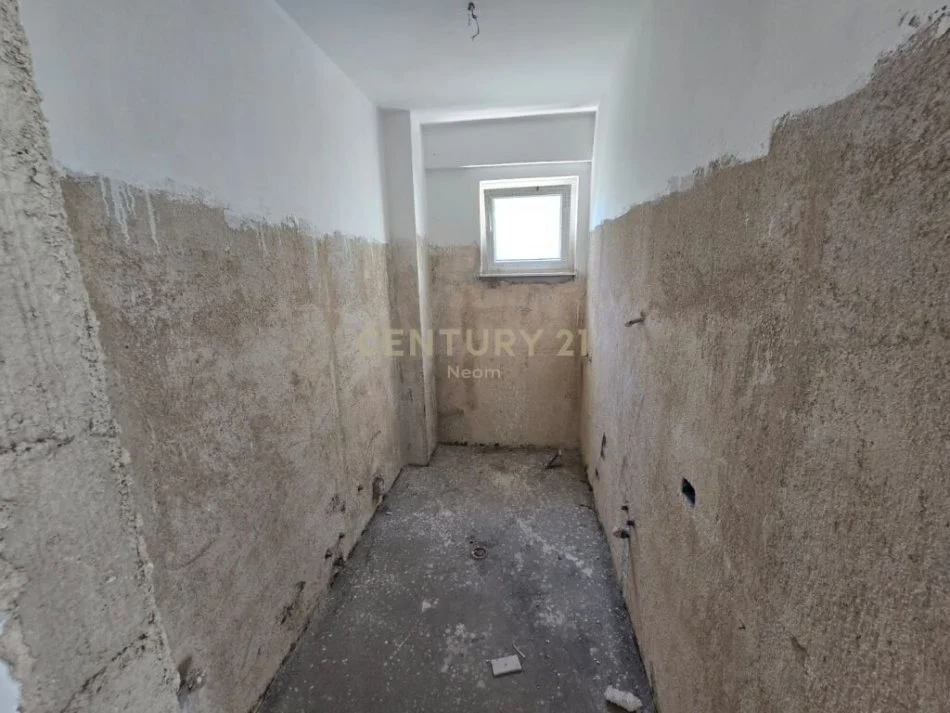 Tirane, shitet apartament 3+1+Ballkon Kati 3, 139 m² 348.500 € (LIQENI I THATE)