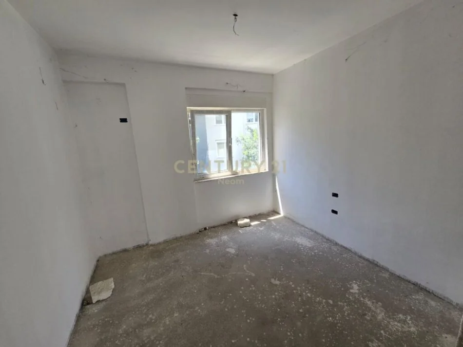 Tirane, shitet apartament 3+1+Ballkon Kati 3, 139 m² 348.500 € (LIQENI I THATE)