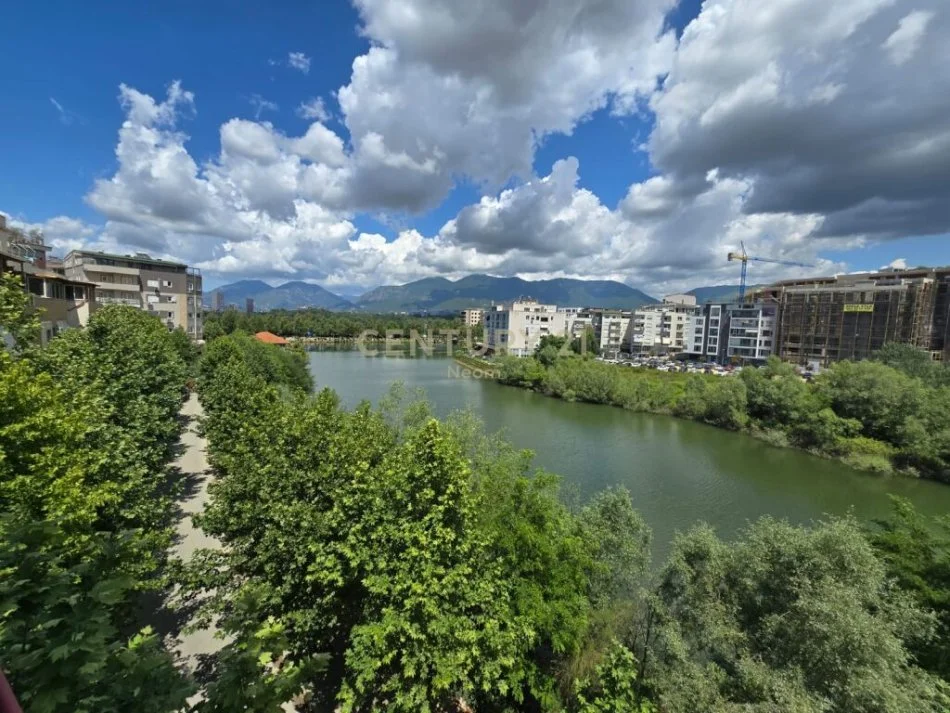 Tirane, shitet apartament 3+1+Ballkon Kati 3, 139 m² 348.500 € (LIQENI I THATE)