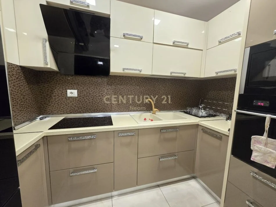 Tirane, shitet apartament 2+1 Kati 3, 107 m² 225.000 € (Liqeni i Thate)