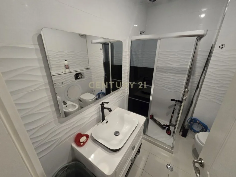 Tirane, shitet apartament 2+1 Kati 3, 107 m² 225.000 € (Liqeni i Thate)