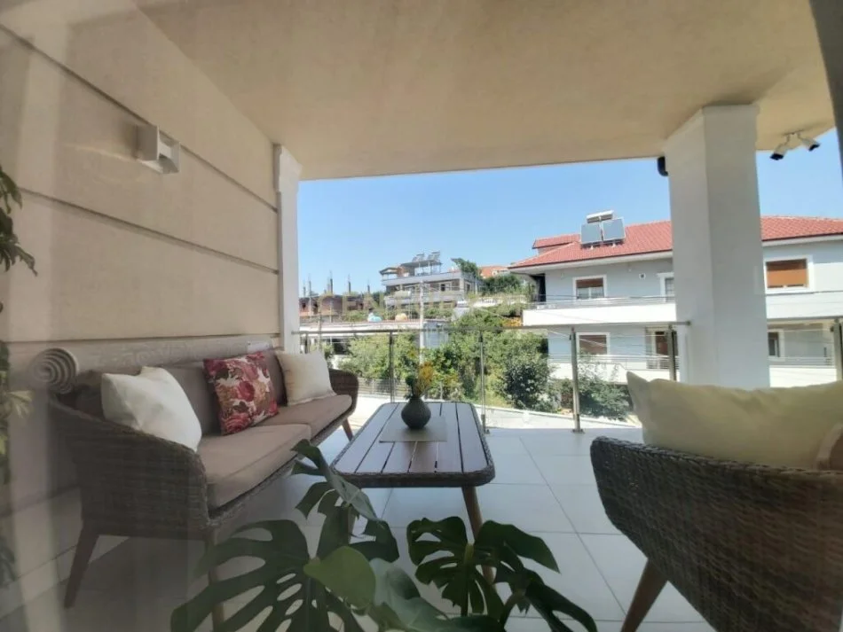 Tirane, shitet Vile 3+1 Kati 3, 300 m² 450.000 € (Sauk)