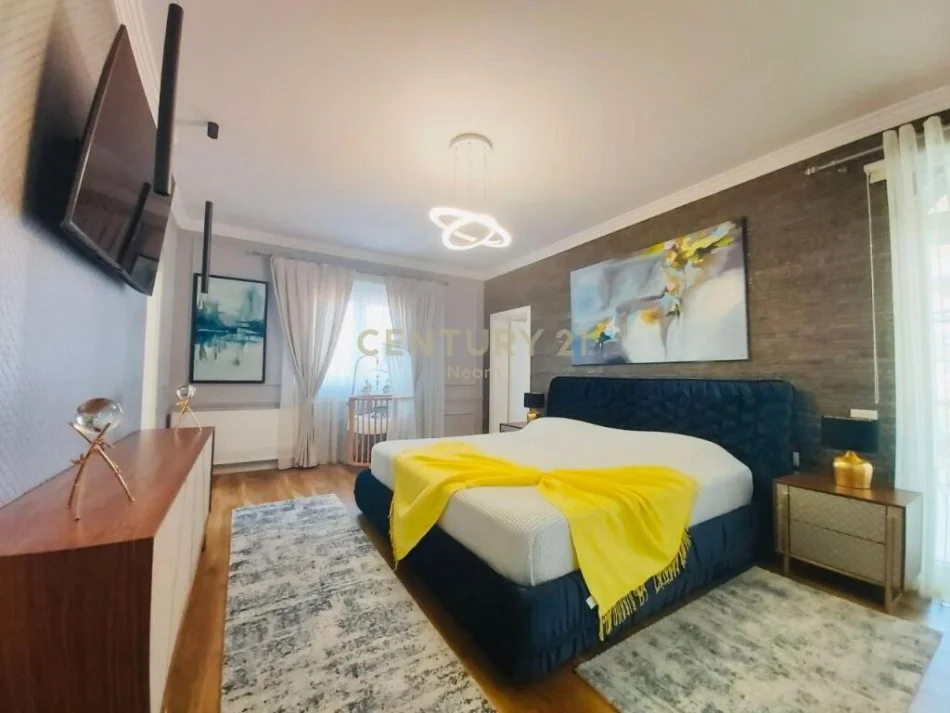 Tirane, shitet Vile 3+1 Kati 3, 300 m² 450.000 € (Sauk)