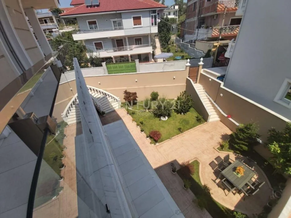 Tirane, shitet Vile Kati 3, 300 m² 450.000 € 