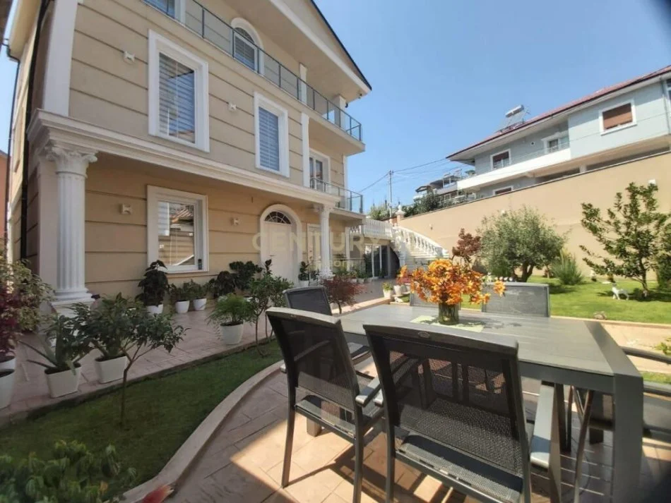 Tirane, shitet Vile Kati 3, 300 m² 450.000 € 