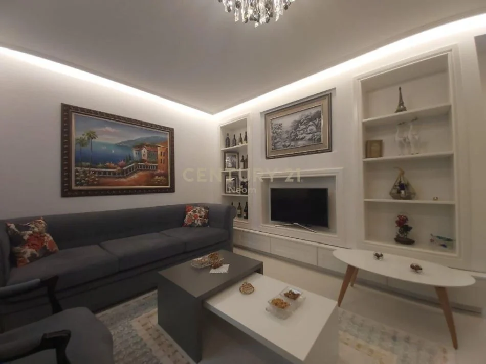 Tirane, shitet Vile 3+1 Kati 3, 300 m² 450.000 € (Sauk)