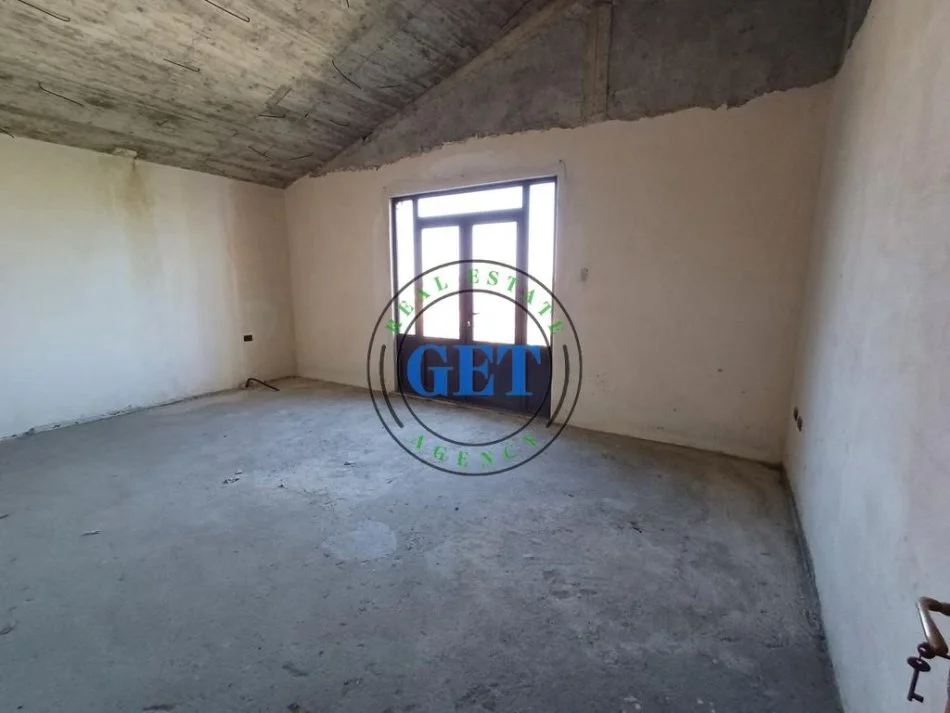 Durres, shitet shtepi Kati 3, 351 m² 130.000 € (Rruga Aleksander Goga)