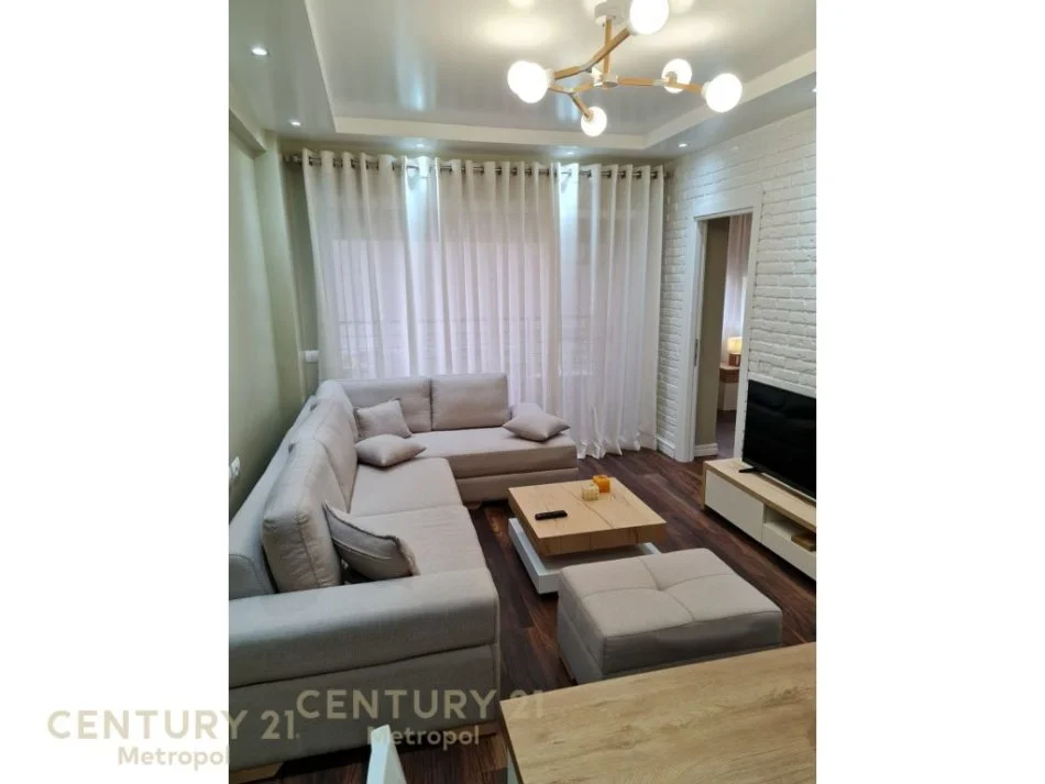 Tirane, jepet me qera apartament 2+1 Kati 3, 76 m² 800 € (Qendra Tregtare TEG)