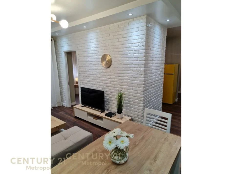 Tirane, jepet me qera apartament 2+1 Kati 3, 76 m² 800 € (Qendra Tregtare TEG)