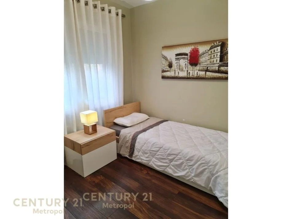Tirane, jepet me qera apartament 2+1 Kati 3, 76 m² 800 € (Qendra Tregtare TEG)