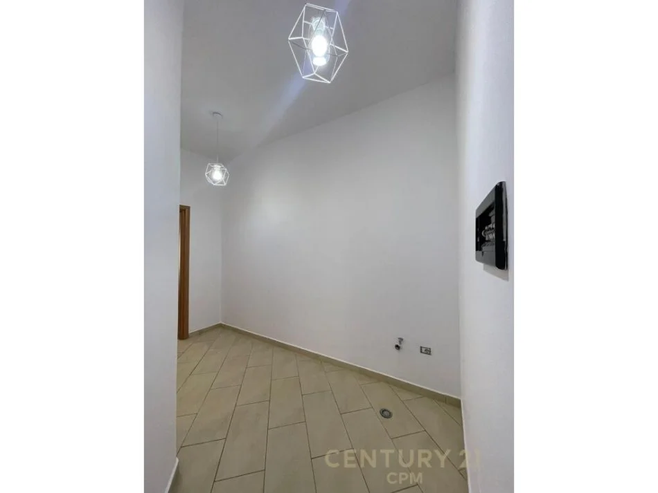 Tirane, jepet me qera apartament 2+1 Kati 1, 120 m² 650 € (EDUARD MANO)