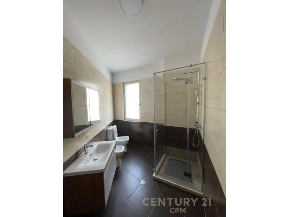 Tirane, jepet me qera apartament 2+1 Kati 1, 120 m² 600 € (KOPSHTI ZOOLOGJIK)