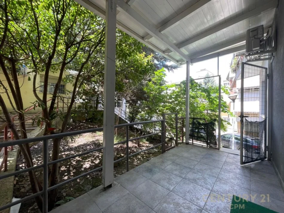 Tirane, jepet me qera apartament 2+1 Kati 1, 120 m² 600 € (KOPSHTI ZOOLOGJIK)