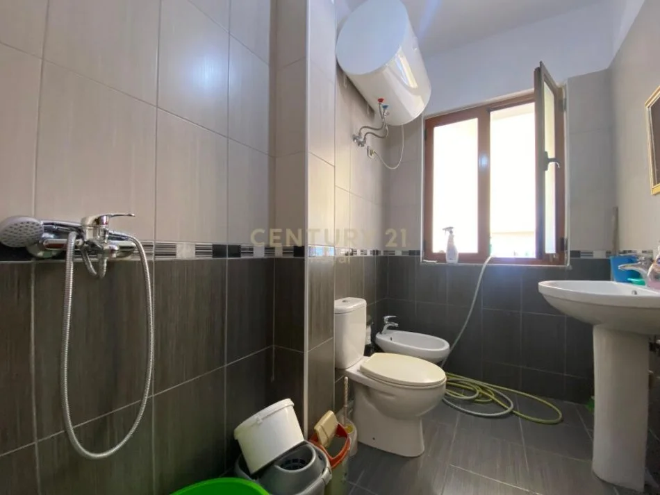 Tirane, shitet apartament 3+1 Kati 3, 130 m² 143.000 € (Tirana, Albania)