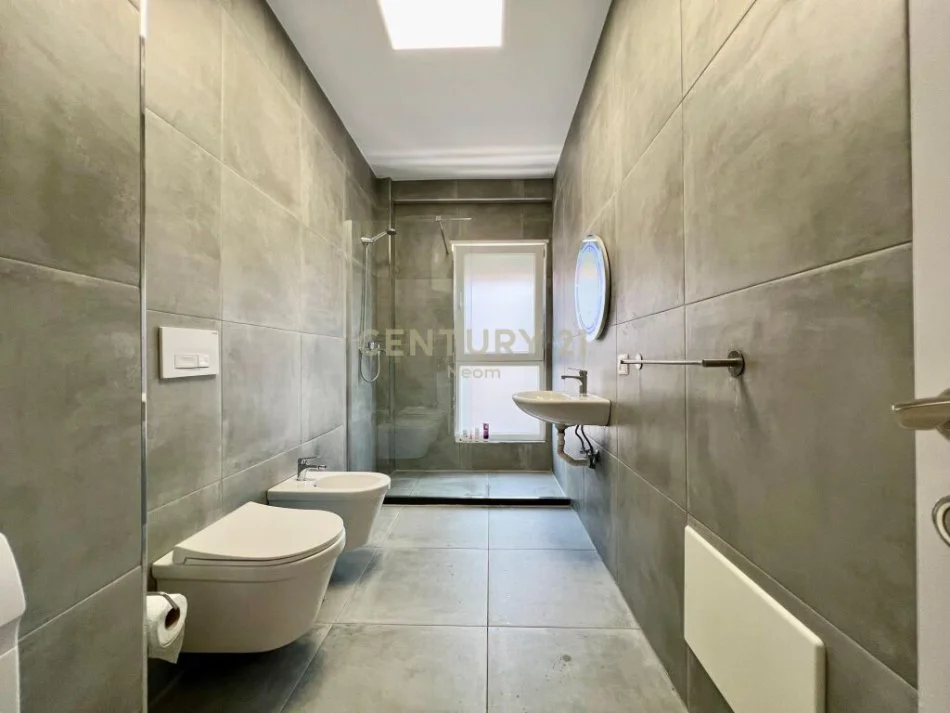 Tirane, shitet apartament 1+1 Kati 5, 71 m² 142.000 € 