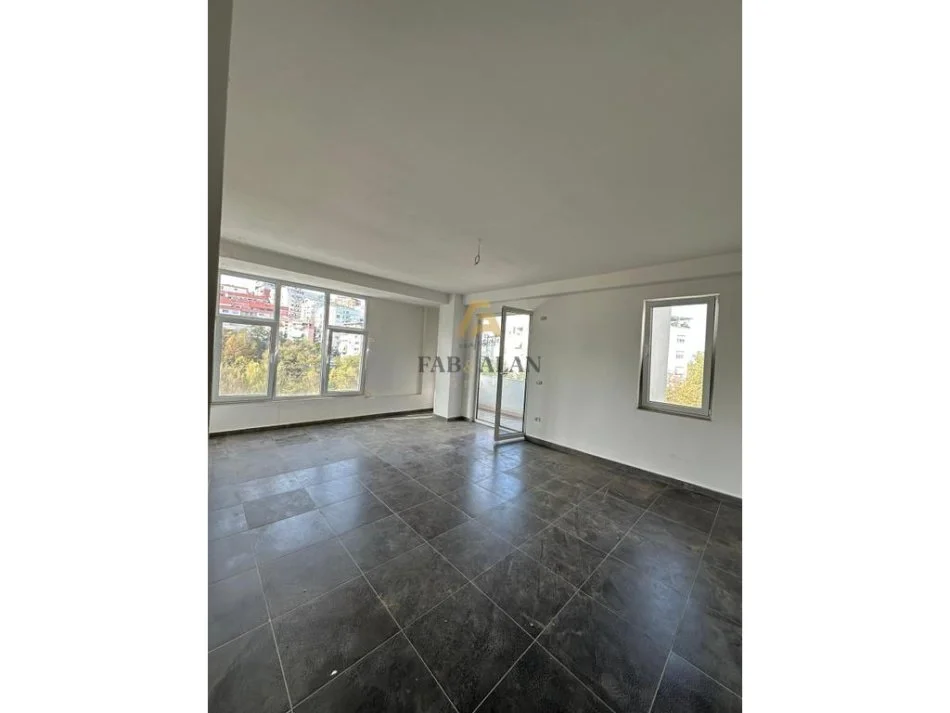 Tirane, shitet apartament 2+1 Kati 3, 93 m² 238.000 € (Liqeni i Thate)