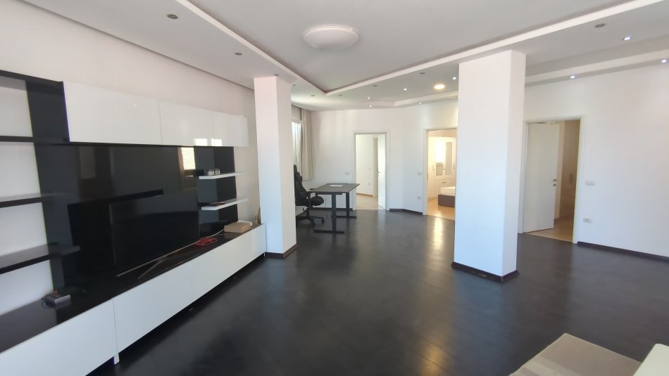 Tirane, jepet me qera 3+1 Kati 4, 180 m² 1.500 € (RRUGA BUDI)
