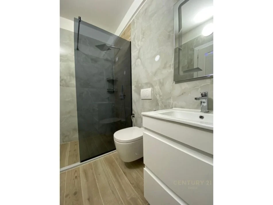 Tirane, jepet me qera 2+1+Ballkon Kati 6, 850 € (Rruga Haxhi Dalliu,)