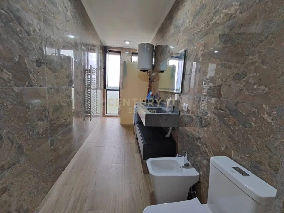 Tirane, shitet 2+1+Ballkon Kati 3, 124 m² 230.000 € (LIQENI I THATE)