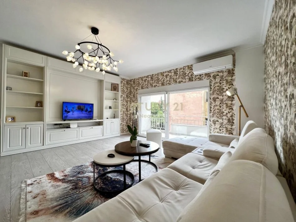 Tirane, jepet me qera apartament 3+1+Aneks+Ballkon Kati 2, 150 m² 1.500 € (Ambasada Amerikane)