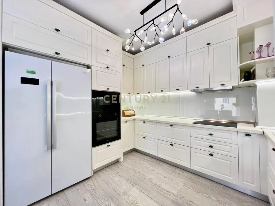 Tirane, jepet me qera apartament 3+1+Aneks+Ballkon Kati 2, 150 m² 1.500 € (Ambasada Amerikane)