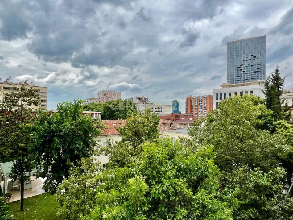 Tirane, jepet me qera apartament 3+1+Aneks+Ballkon Kati 2, 150 m² 1.500 € (Ambasada Amerikane)