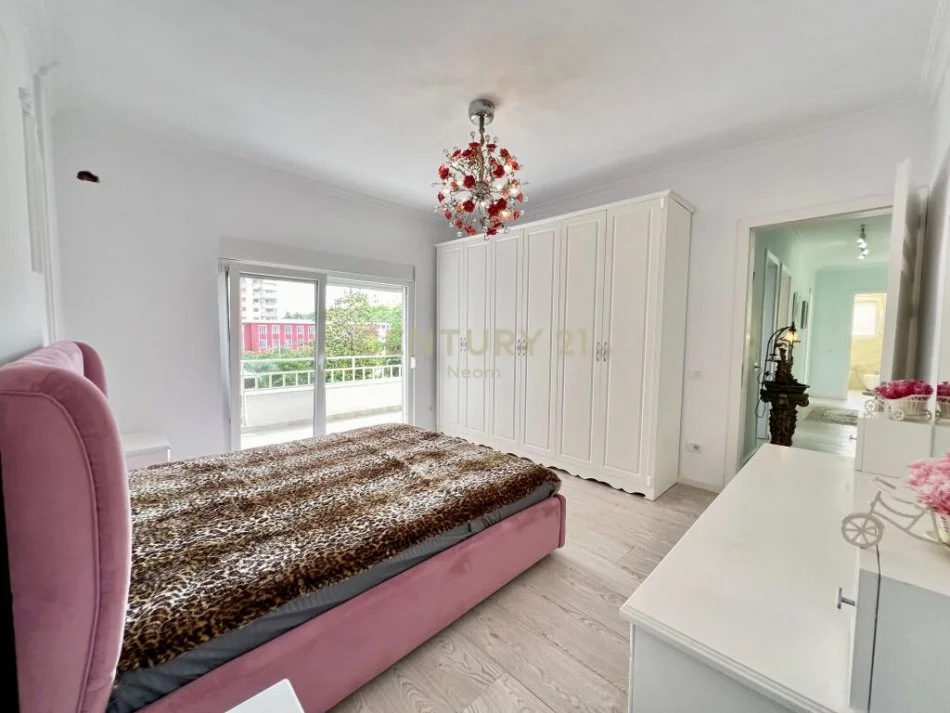 Tirane, jepet me qera apartament 3+1+Aneks+Ballkon Kati 2, 150 m² 1.500 € (Ambasada Amerikane)