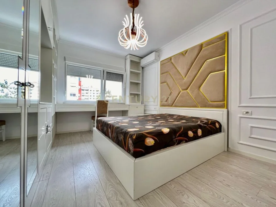 Tirane, jepet me qera apartament 3+1+Aneks+Ballkon Kati 2, 150 m² 1.500 € (Ambasada Amerikane)