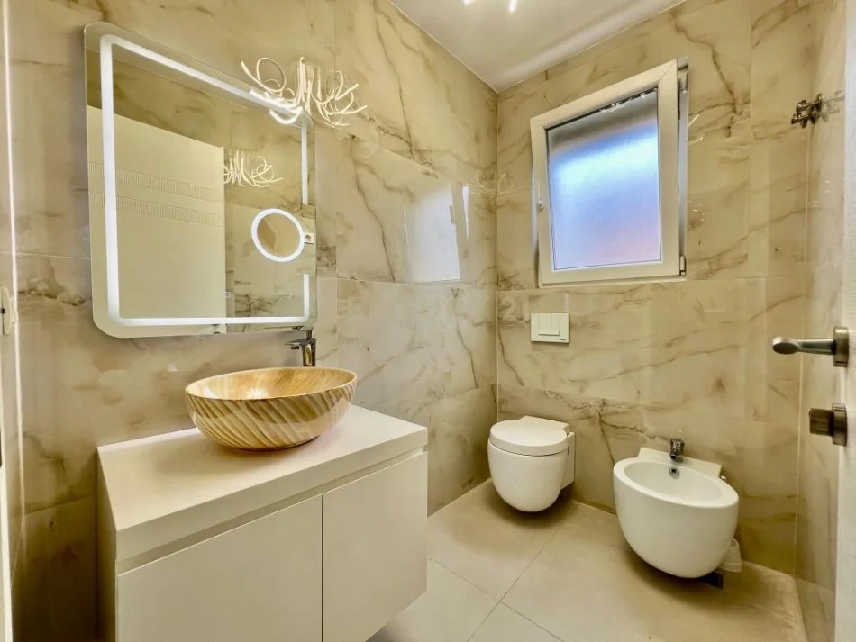 Tirane, jepet me qera apartament 3+1+Aneks+Ballkon Kati 2, 150 m² 1.500 € (Ambasada Amerikane)