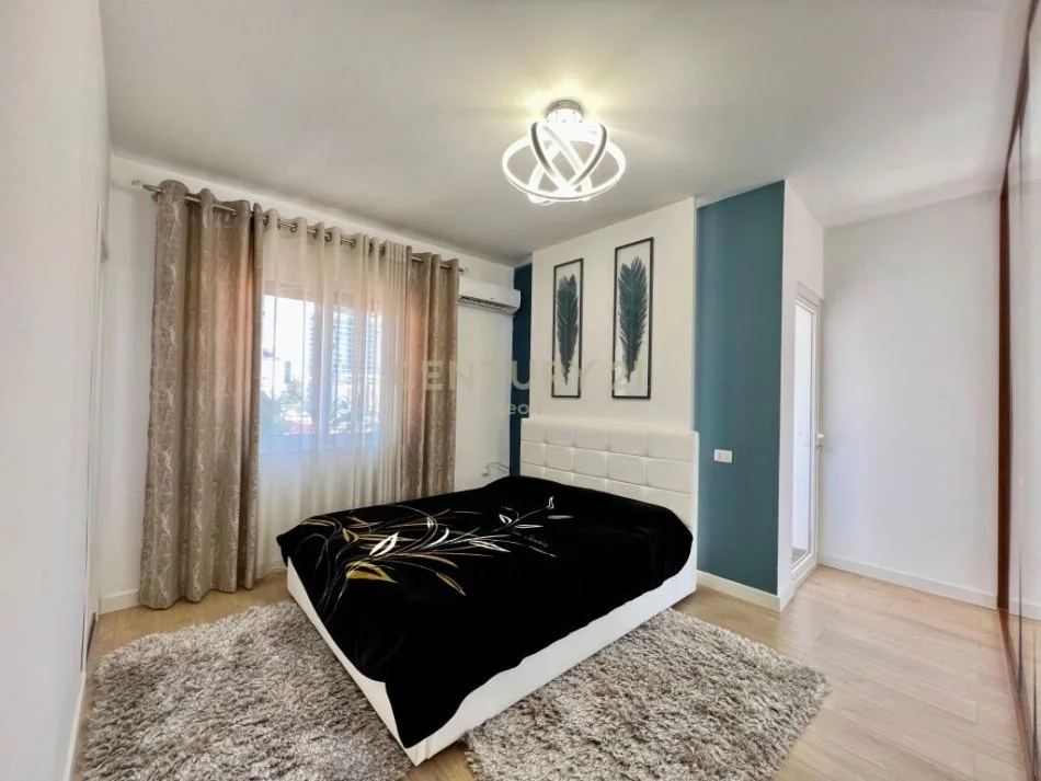 Tirane, jepet me qera apartament 2+1+Ballkon Kati 6, 100 m² 900 € (Blloku)