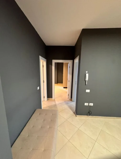 Tirane, jepet me qera ambjent biznesi Kati 2, 102 m² 850 € (TopTani)