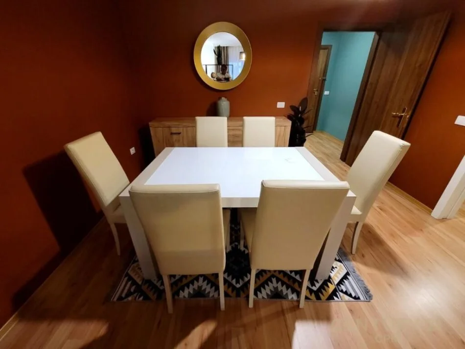 Tirane, jepet me qera apartament 2+1 Kati 6, 108 m² 1.500 € (Bllok)