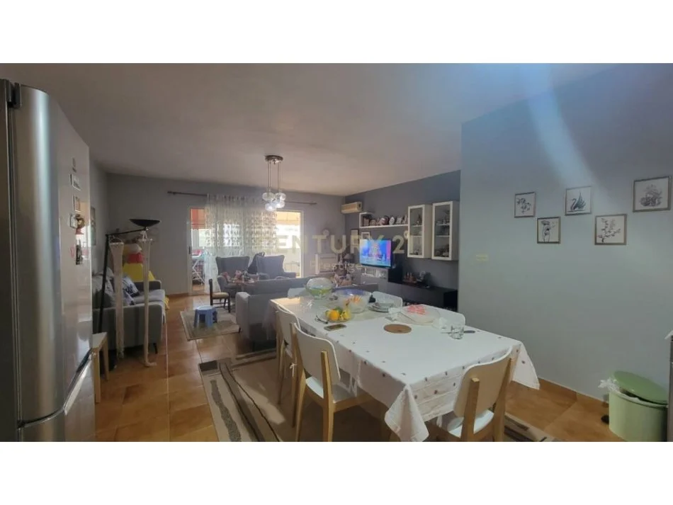 Tirane, shitet apartament 2+1 Kati 7, 124 m² 235.000 € (komuna e parisit)