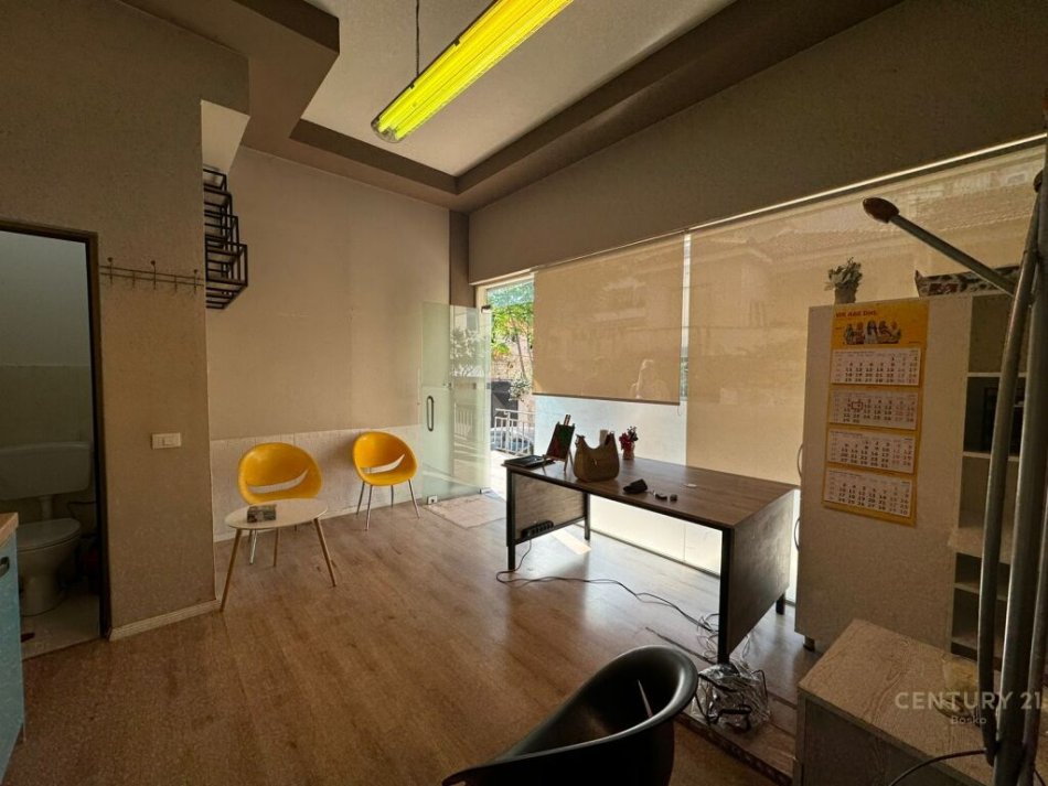Tirane, jepet me qera ambjent biznesi Kati 0, 21 m² 320 € (Myslym Shyri)