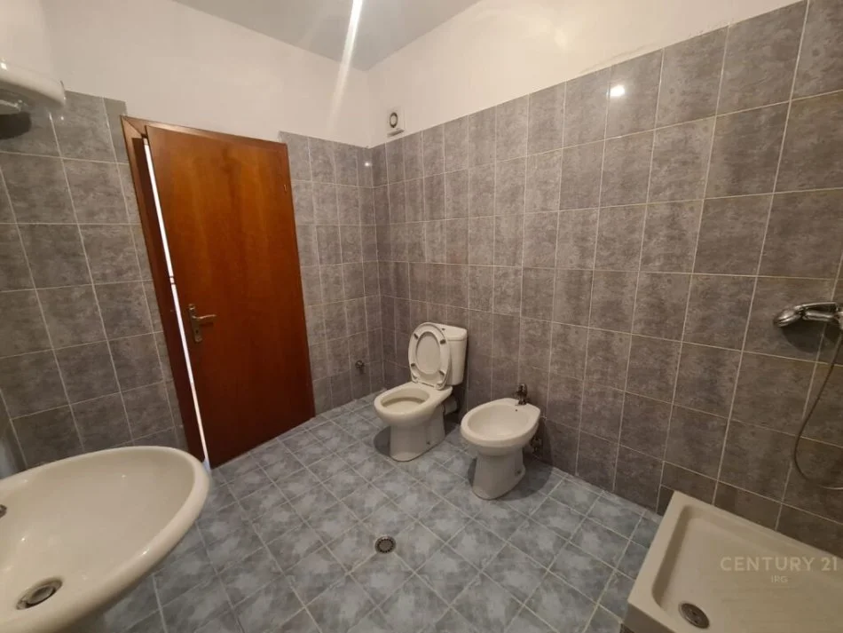 Tirane, shitet apartament 2+1 Kati 5, 122 m² 156.000 € 