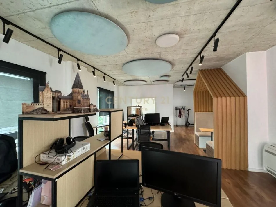 Tirane, jepet me qera apartament 2+1 Kati 4, 170 m² 2.000 € (faik konica)