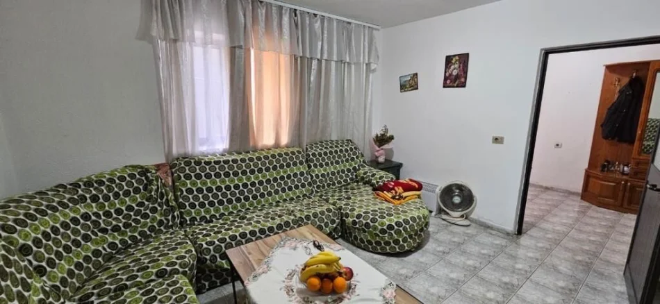 Tirane, jepet me qera shtepi 1+1 Kati 1, 70 m² 400 € (German Computers tek Komuna e Parisit)