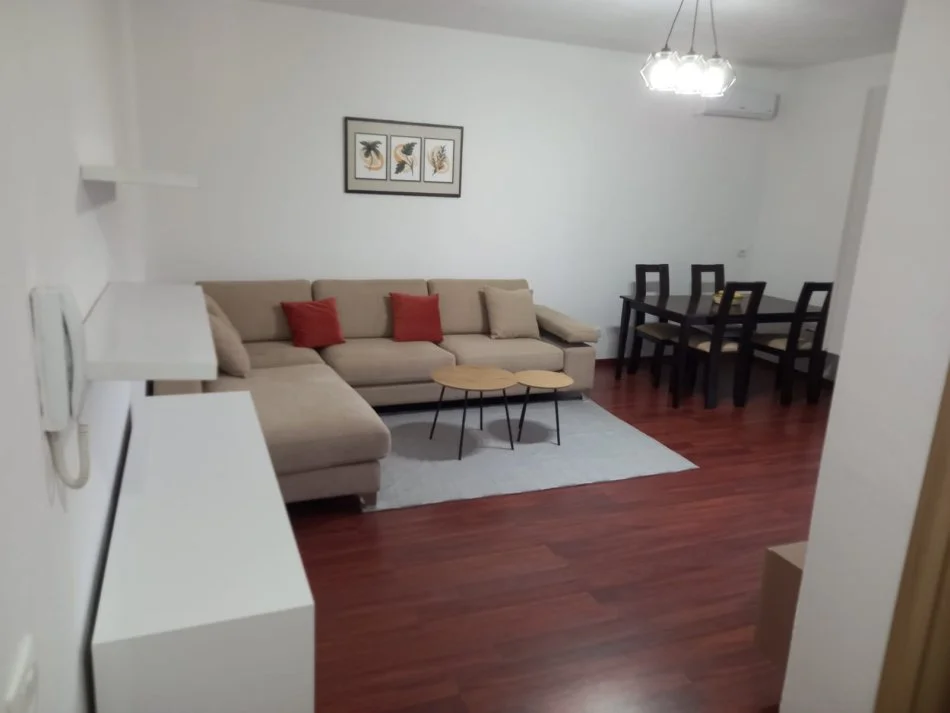Durres, jepet me qera, apartament 1+1 , (VOLLGA DURRES!)