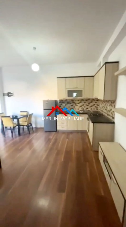 Tirane, jepet me qera apartament 1+1 , 56 m² 500 € (Rruga Peti, Liqeni i Thate)
