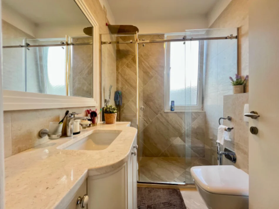 Tirane, jepet me qera apartament 2+1 Kati 4, 125 m² 1.200 € (Kompleksi FZ)