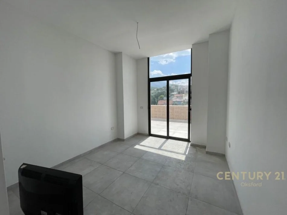 Tirane, shitet apartament 2+1+Aneks+Ballkon Kati 5, 119 m² 140.400 € (Rruga Alajdin Frasheri)