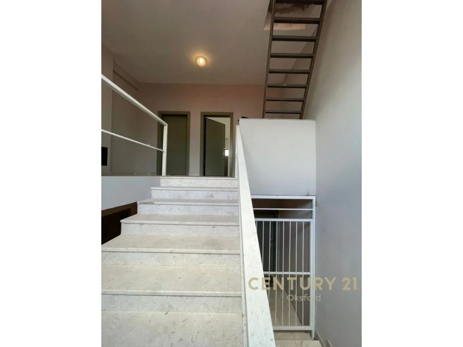 Tirane, shitet apartament 2+1+Aneks+Ballkon Kati 5, 152 m² 156.000 € (Rruga Alajdin Frasheri)