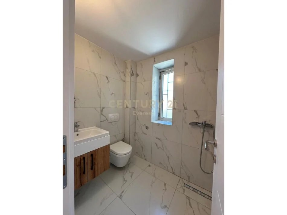 Tirane, shitet apartament 1+1 Kati 3, 53 m² 110.000 € (xhamia e tabakeve)