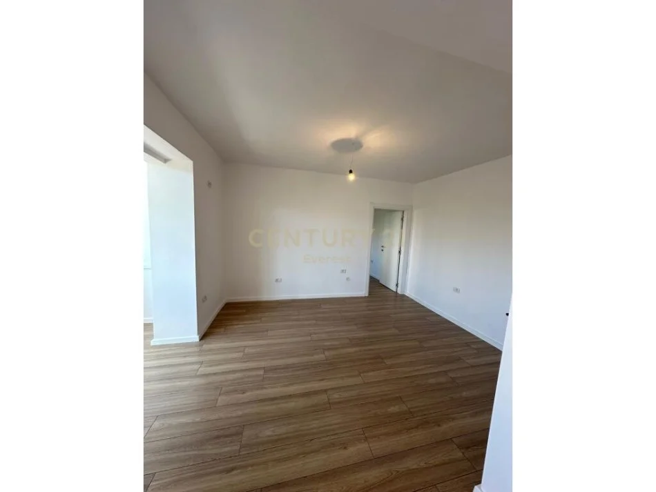 Tirane, shitet apartament 1+1 Kati 3, 53 m² 110.000 € (xhamia e tabakeve)