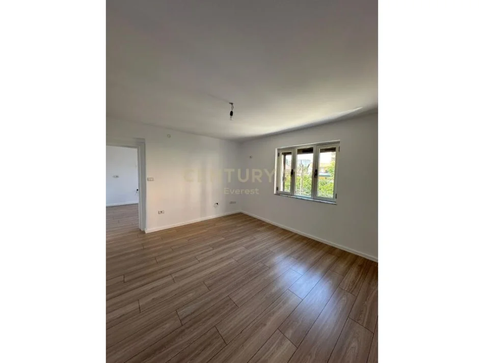 Tirane, shitet apartament 1+1 Kati 3, 53 m² 110.000 € (xhamia e tabakeve)